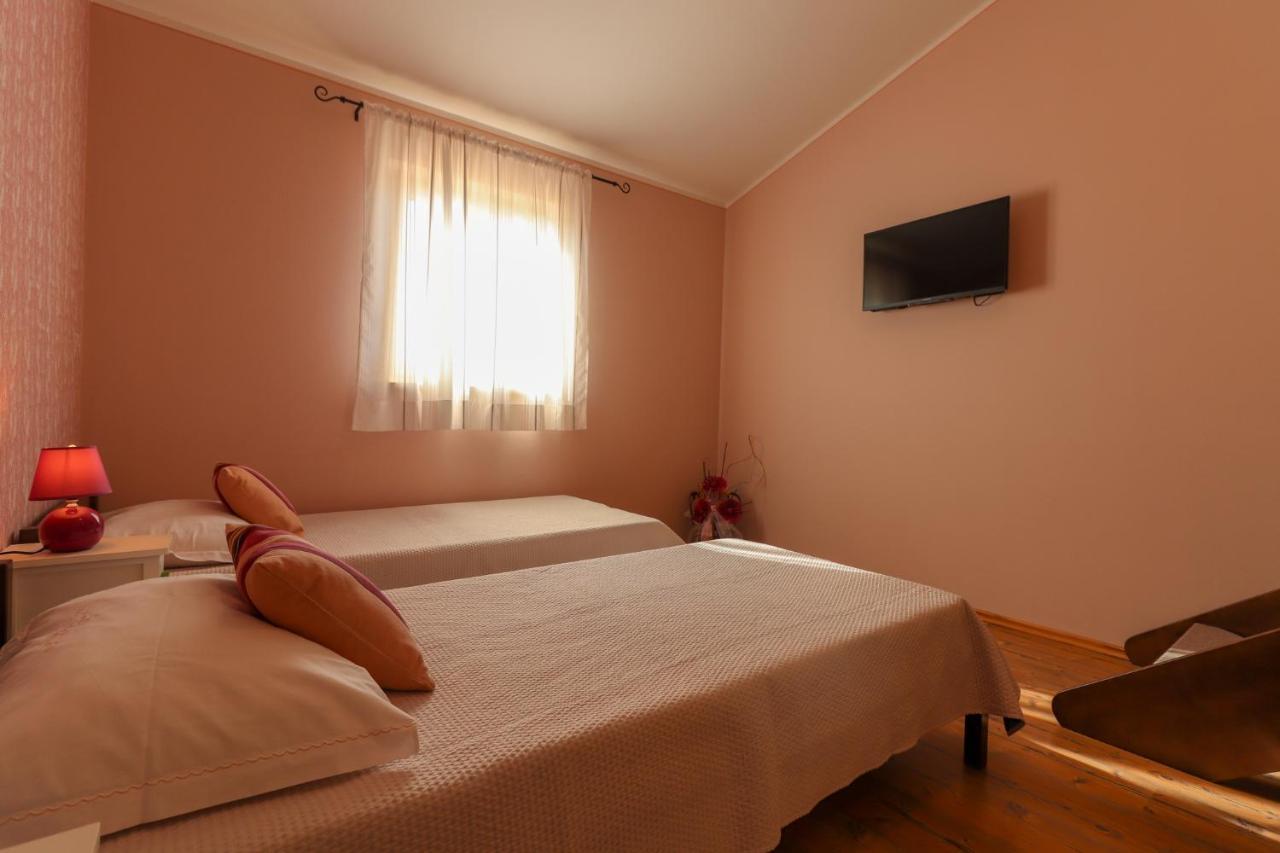 Villa Nona Marija Sveti Lovrec Pazenaticki Luaran gambar