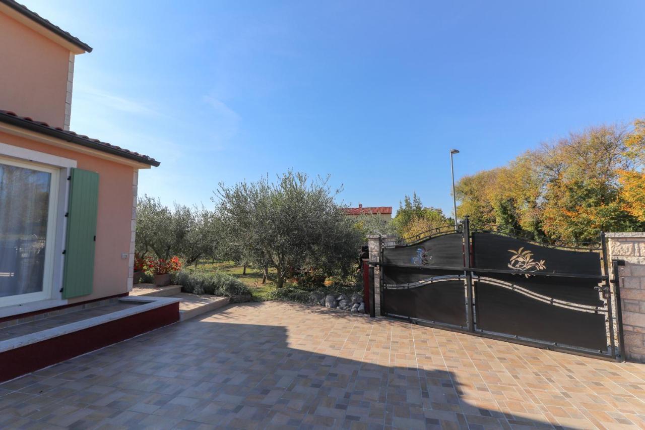 Villa Nona Marija Sveti Lovrec Pazenaticki Luaran gambar